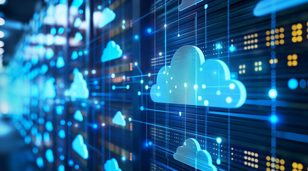 Visuell representation av moderna it service i Halmstad med digitala moln-ikoner och servrar som symboliserar molntjänster, nätverk och datasäkerhet.
